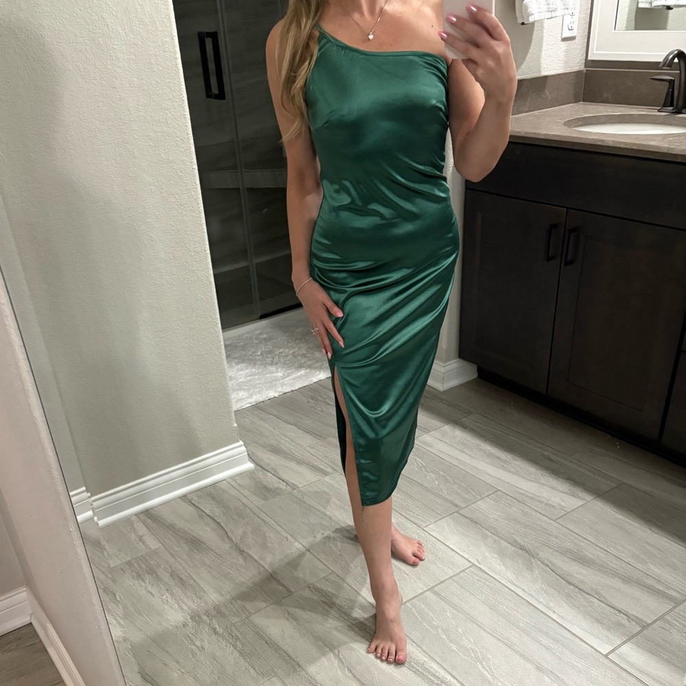 Chic Green Satin Midi Dress